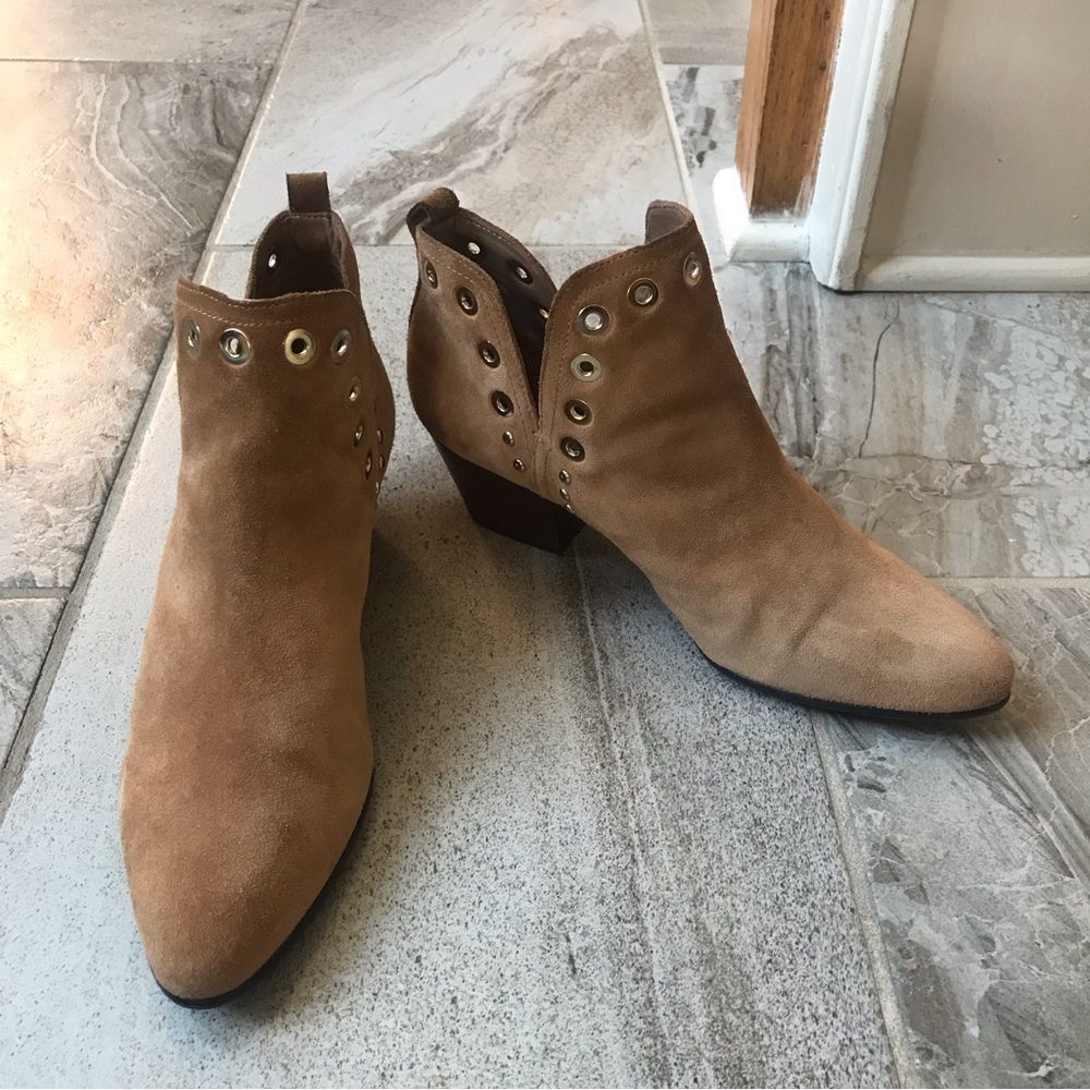 Sam Edelman Rubin Tan Brown Suede Grommet Booties, Size 9.5 Women.